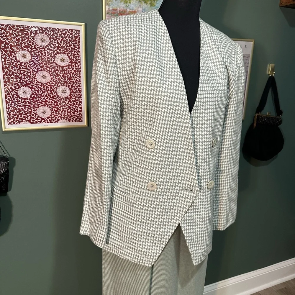 Executive Collection Houndstooth Blazer and Skirt in Green and White 8P 👑